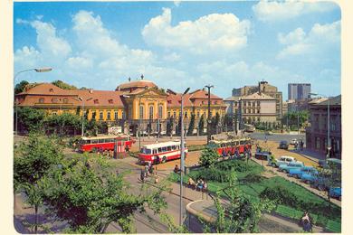 Pohľadnica – pohľad na Grassalkovichov palác a Hodžovo námestie, 60. roky 20. storočia